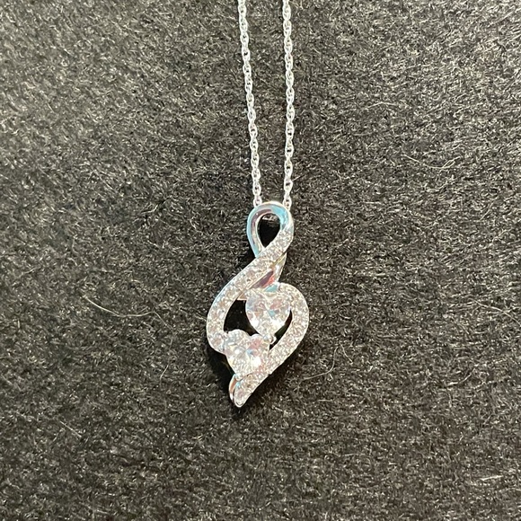 Stunning 18” sterling silver and cubic zirconia necklace. - Picture 2 of 4